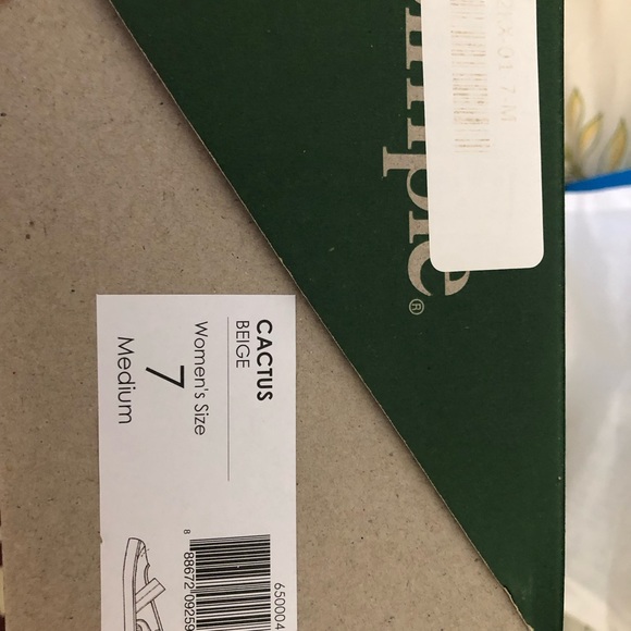 Simple Life Slip-on Sneakers Women's Shoes.  Very lightweight.  Cactus Beige 7M - Picture 4 of 5